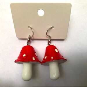Mushroom NWOT earrings 🍄